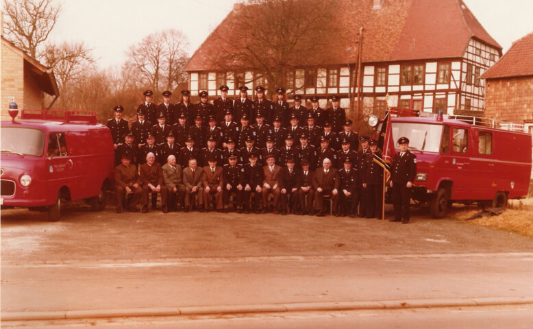 Gruppenfoto der Ortsfeuerwehr Flechtorf aus dem Jahr 1974