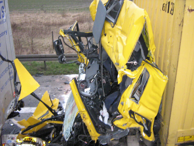Einer von zahlreichen LKW-Unfällen auf der BAB 2 im Jahr 2008. Für den Fahrer kam in diesem Fall jede Hilfe zu spät.